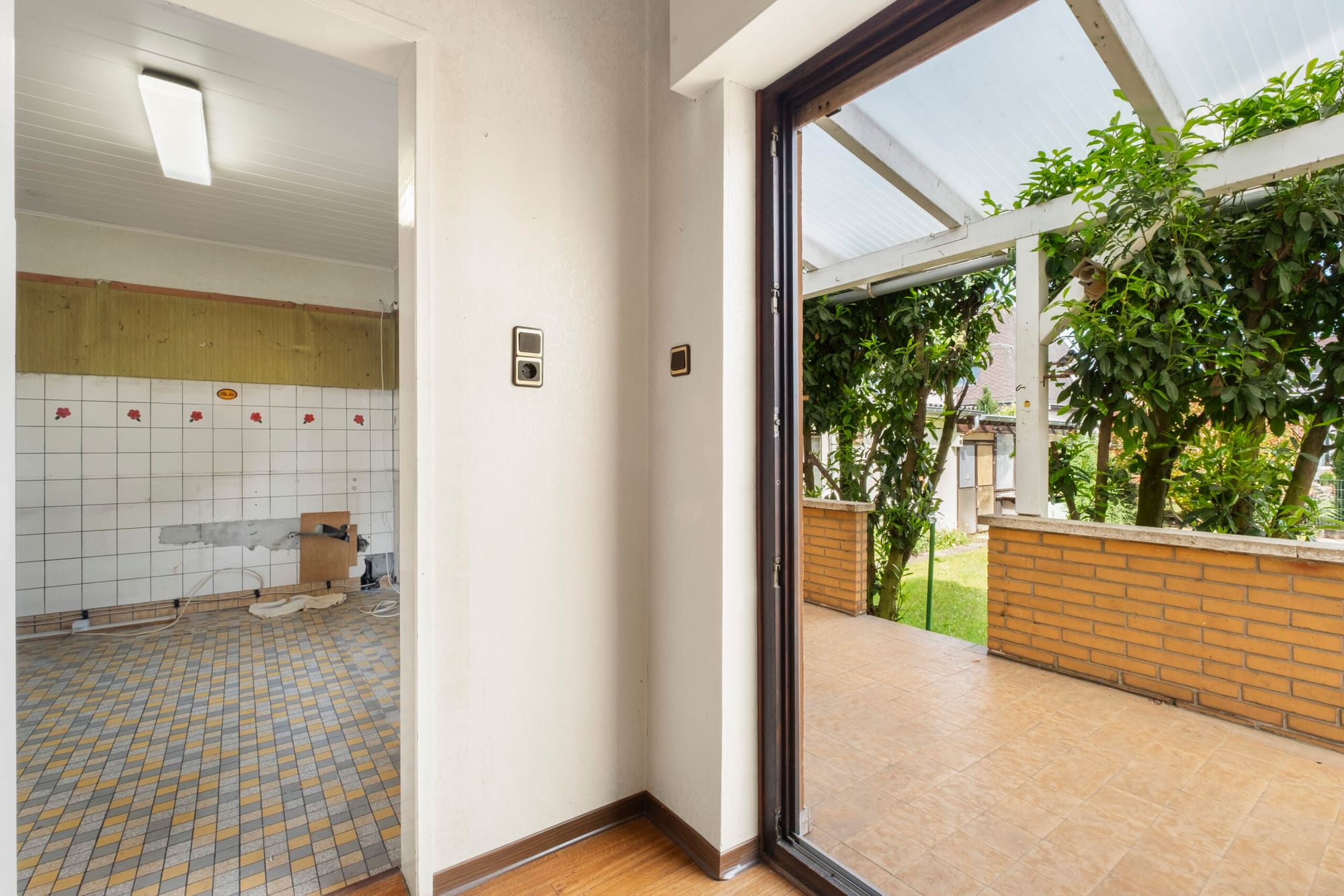 Wohnbereich mit Zugang zur Terrasse im verkauften Einfamilienhaus in Worms-Pfeddersheim