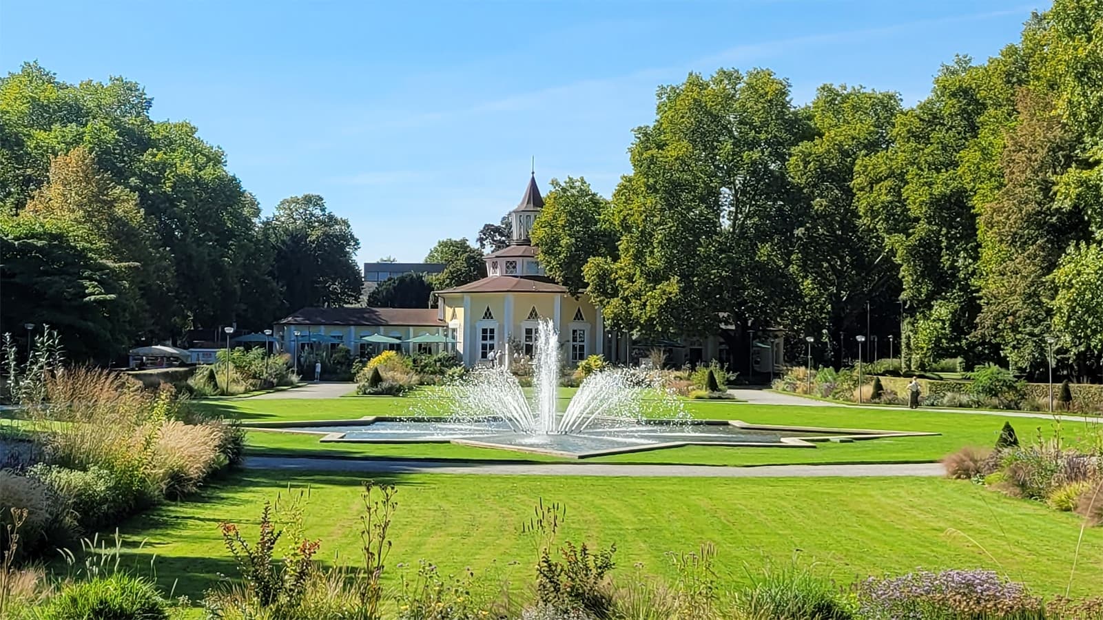 Parkanlage mit Springbrunnen in Ludwigshafen am Rhein